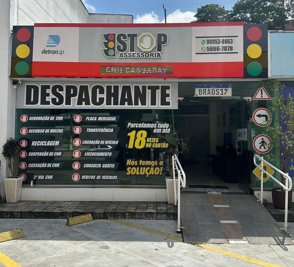 Fachada da Stop na Av. Vereador João de Luca, dentro do posto Ipiranga
